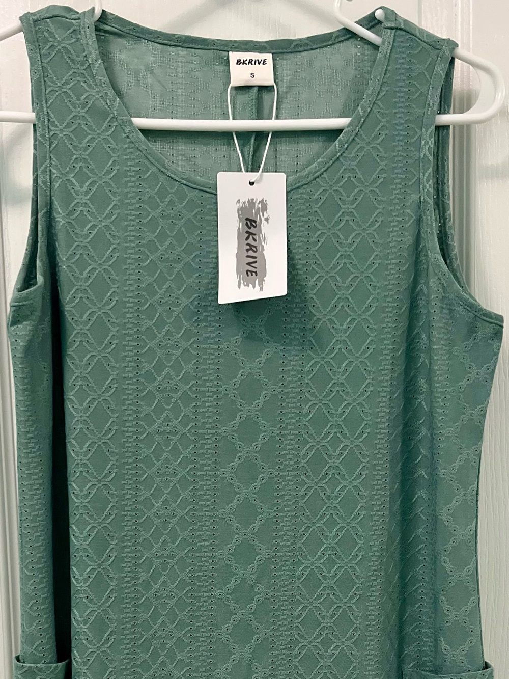 NWT Sage Lace-Texture Sleeveless Dress with Pockets. Cute, Comfy, Boho